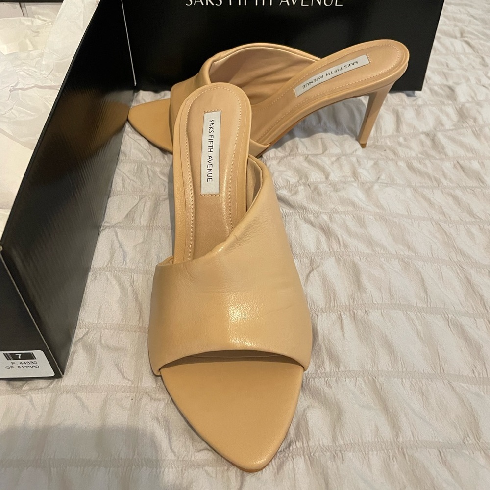 NWT Saks Fifth Avenue Tan D’Orsay Leather Stiletto Sandals Never Worn Size 7